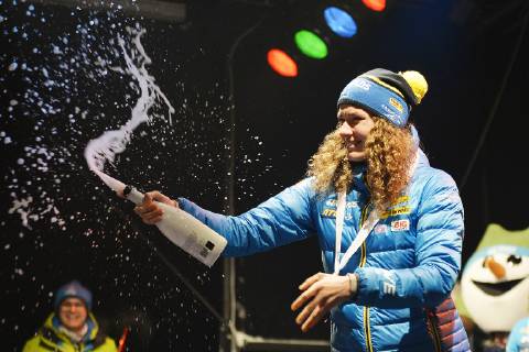 Siegerehrungen nach den Biathlon-Weltcup-Sprint-Rennen der Frauen (10.01.2019) und den -Sprint-Rennen der Männer (11.01.2019). Hanna Oeberg Öberg (SWE) feiert ihren dritten platz vom Frauen-Sprint auf der Siegerehrung mit einer Sektdusche. Oberhof Thüringen Deutschland