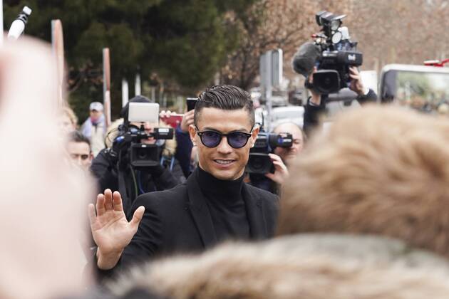 Sport Themen der Woche KW04 Sport Bilder des Tages January 22, 2019 - Madrid, Spain - Juventus forward and former Real Madrid player Cristiano Ronaldo leaves after attending a court hearing for tax evasion in Madrid on January 22, 2019. Ronaldo is expected to be given a hefty fine after Spanish tax authorities and the player s advisors made a deal to settle claims he hid income generated from image rights when he played for Real Madrid. Cristiano Ronaldo s Attends Court For Tax Fraud Trial  - ZUMAn230 20190122_zaa_n230_030 Copyright: xOscarxGonzalezx