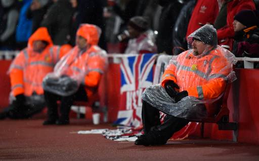 Football - 2018 2019 Premier League - Arsenal vs. Cardiff City Wet stewards, at The Emirates. COLORSPORT ASHLEY WESTERN