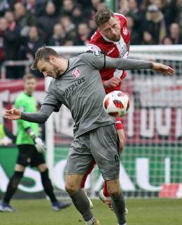 09.02.2019, xklex, Fussball 3.Liga, 1.FC Kaiserslautern - Hallescher FC emspor, v.l. Pascal Sohm (Hallescher FC) (DFL DFB REGULATIONS PROHIBIT ANY USE OF PHOTOGRAPHS as IMAGE SEQUENCES and or QUASI-VIDEO) Kaiserslautern
