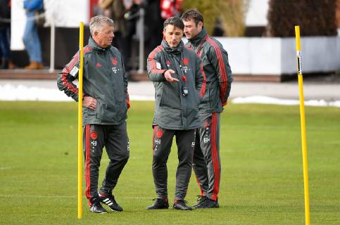 10.02.2019, xemx, Fussball 1. Bundesliga, FC Bayern Muenchen Training emspor, v.l. Co-Trainer Peter Hermann (FC Bayern Muenchen), Cheftrainer Niko Kovac (FC Bayern Muenchen) und Co-Trainer Robert Kovac (FC Bayern Muenchen) (DFL DFB REGULATIONS PROHIBIT ANY USE OF PHOTOGRAPHS as IMAGE SEQUENCES and or QUASI-VIDEO) Muenchen