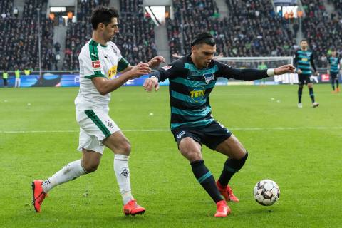 (L-R) Lars Stindl of Borussia Mönchengladbach, Karim Rekik of Hertha BSC (DFL regulations prohibit any use of photographs as image sequences and or quasi-video) during the 1. Bundesliga match between Borussia Monchengladbach and Hertha BSC Berlin at the Borussia-Park, on February 09, 2019 in Monchengladbach, Germany 1. Bundesliga 2018 2019 xVIxVIxImagesx xGerritxvanxKeulenxIVx 13657538