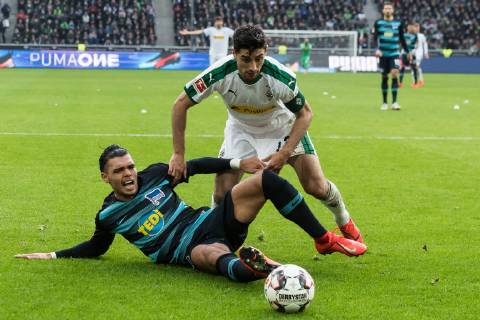 (L-R) Lars Stindl of Borussia Mönchengladbach, Karim Rekik of Hertha BSC (DFL regulations prohibit any use of photographs as image sequences and or quasi-video) during the 1. Bundesliga match between Borussia Monchengladbach and Hertha BSC Berlin at the Borussia-Park, on February 09, 2019 in Monchengladbach, Germany 1. Bundesliga 2018 2019 xVIxVIxImagesx xGerritxvanxKeulenxIVx 13657540