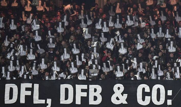 Sport Themen der Woche KW08 Sport Bilder des Tages 18.02.2019, xjhx, Fussball 1.Bundesliga, 1.FC Nuernberg - Borussia Dortmund emspor, v.l. Anti DFB DFL PLAKATE (DFL DFB REGULATIONS PROHIBIT ANY USE OF PHOTOGRAPHS as IMAGE SEQUENCES and or QUASI-VIDEO) Nuernberg