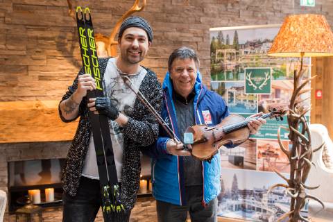 Sport Bilder des Tages NORDIC SKIING - FIS Nordic World Ski Championships Seefeld 2019 SEEFELD,AUSTRIA,20.FEB.19 - NORDIC SKIING - FIS Nordic World Ski Championships Seefeld 2019, side event, photocell Garrett Schroecksnadel. Image shows violinist David Garrett and president Peter Schroecksnadel (OESV). GEPAxpictures xDanielxGoetzhaber