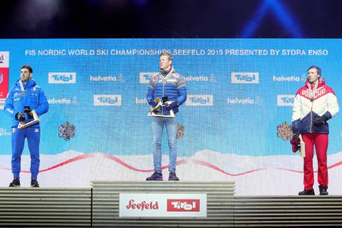 Nordische Ski WM in Seefeld, Langlauf Sprint Herren, Siegerehrung TYROL, AUSTRIA - FEBRUARY 22, 2019: Silver medallist Federico Pellegrini of Italy (L), gold medal winner Johannes Hoesflot Klaebo of Norway (C), and bronze medallist Gleb Retivykh of Russia during the victory ceremony for the men s 1.6km sprint free final at the 2019 FIS Nordic World Ski Championships in Seefeld, Tyrol, Austria. Sergei Bobylev TASS  TS0A1F9B