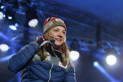 Nordische Ski WM in Seefeld, Langlauf Sprint Damen, Siegerehrung NORDIC SKIING - FIS Nordic World Ski Championships Seefeld 2019 SEEFELD,AUSTRIA,22.FEB.19 - NORDIC SKIING, CROSS COUNTRY SKIING - FIS Nordic World Ski Championships, medal plaza, award ceremony, sprint, ladies. Image shows Maiken Caspersen Falla (NOR). Keywords: medal. GEPAxpictures xChristianxWalgram