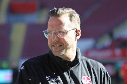 24.02.2019, xklex, Fussball 3.Liga, 1.FC Kaiserslautern - FSV Zwickau emspor, v.l. Kaiserslautern-Trainer Sascha Hildmann (DFL DFB REGULATIONS PROHIBIT ANY USE OF PHOTOGRAPHS as IMAGE SEQUENCES and or QUASI-VIDEO) Kaiserslautern
