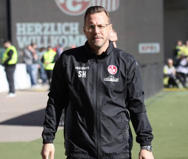 24.02.2019, xklex, Fussball 3.Liga, 1.FC Kaiserslautern - FSV Zwickau emspor, v.l. Kaiserslautern-Trainer Sascha Hildmann (DFL DFB REGULATIONS PROHIBIT ANY USE OF PHOTOGRAPHS as IMAGE SEQUENCES and or QUASI-VIDEO) Kaiserslautern
