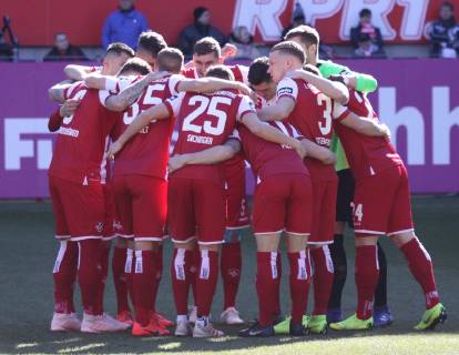 24.02.2019, xklex, Fussball 3.Liga, 1.FC Kaiserslautern - FSV Zwickau emspor, v.l. Die Mannschaft des 1.FC Kaiserslautern kurz vor Spielbeginn (DFL DFB REGULATIONS PROHIBIT ANY USE OF PHOTOGRAPHS as IMAGE SEQUENCES and or QUASI-VIDEO) Kaiserslautern