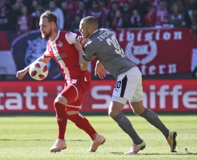 24.02.2019, xklex, Fussball 3.Liga, 1.FC Kaiserslautern - FSV Zwickau emspor, v.l. Jan Löhmannsröben (Kaiserslautern) Julius Reinhardt (Zwickau) (DFL DFB REGULATIONS PROHIBIT ANY USE OF PHOTOGRAPHS as IMAGE SEQUENCES and or QUASI-VIDEO) Kaiserslautern