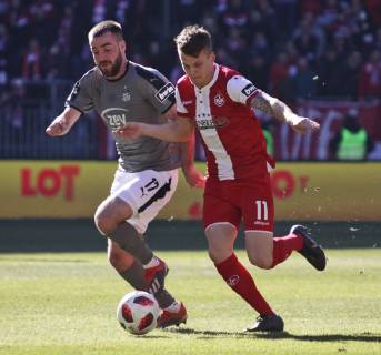 24.02.2019, xklex, Fussball 3.Liga, 1.FC Kaiserslautern - FSV Zwickau emspor, v.l. Morris Schröter (Zwickau) Florian Pick (Kaiserslautern) (DFL DFB REGULATIONS PROHIBIT ANY USE OF PHOTOGRAPHS as IMAGE SEQUENCES and or QUASI-VIDEO) Kaiserslautern