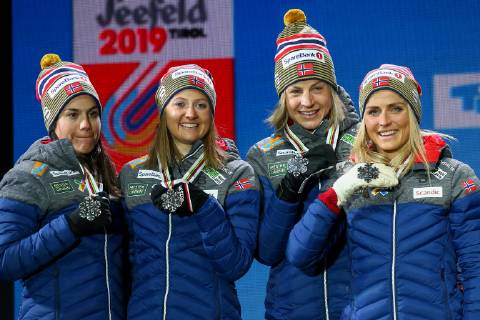 Nordische Ski WM in Seefeld, 4x5km Staffel Damen, Siegerehrung NORDIC SKIING - FIS Nordic World Ski Championships Seefeld 2019 SEEFELD,AUSTRIA,28.FEB.19 - NORDIC SKIING, CROSS COUNTRY SKIING - FIS Nordic World Ski Championships, Medal Plaza, award ceremony, 4x5km relay, ladies. Image shows Heidi Weng, Ingvild Flugstad Oestberg, Astrid Uhrenholdt Jacobsen, Therese Johaug (NOR). GEPAxpictures xCh.xKelemen