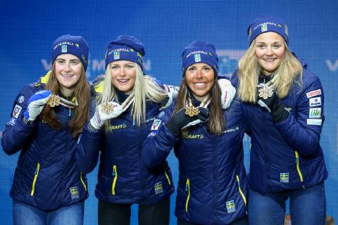 Sport Bilder des Tages Nordische Ski WM in Seefeld, 4x5km Staffel Damen, Siegerehrung NORDIC SKIING - FIS Nordic World Ski Championships Seefeld 2019 SEEFELD,AUSTRIA,28.FEB.19 - NORDIC SKIING, CROSS COUNTRY SKIING - FIS Nordic World Ski Championships, Medal Plaza, award ceremony, 4x5km relay, ladies. Image shows Ebba Andersson, Frida Karlsson, Charlotte Kalla, Stina Nilsson (SWE). GEPAxpictures xCh.xKelemen