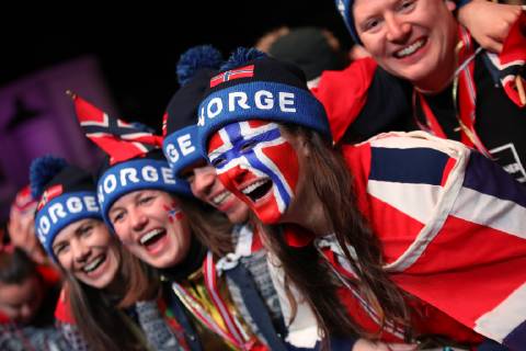 Nordische Ski WM in Seefeld, Nordische Kombination, Siegerehrung NORDIC SKIING - FIS Nordic World Ski Championships Seefeld 2019 SEEFELD,AUSTRIA,28.FEB.19 - NORDIC SKIING, NORDIC COMBINED - FIS Nordic World Ski Championships, Medal Plaza, award ceremony, 10km Gundersen, individual. Image shows fans of NOR. GEPAxpictures xChristianxWalgram