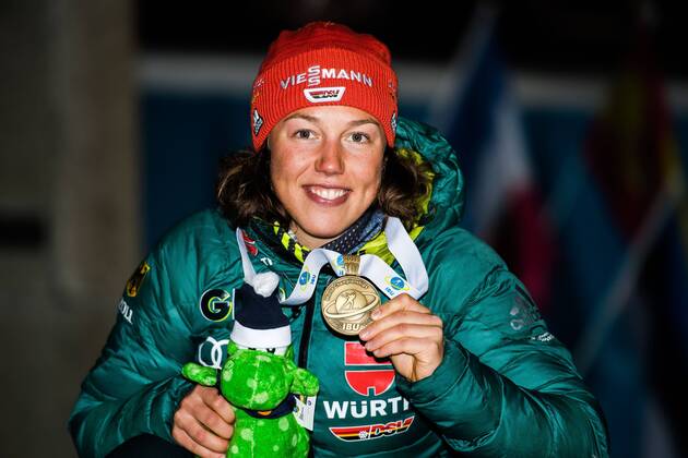 Sport Themen der Woche KW10 Sport Bilder des Tages 190308 Laura Dahlmeier of Germany celebrates with her bronze medal at the medal ceremony for the Women s 7.5 KM sprint during the IBU World Championships Biathlon on March 8, 2019 in Östersund. Photo: Petter Arvidson BILDBYRAN kod PA 92248 Copyright: PETTERxARVIDSON BB190308PA212