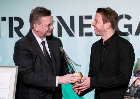 28.03.2019, xfux, Fussball DFB Trainer, DFB Festakt anlässlich der Beendigung des 65. Fußball-Lehrer-Lehrgangs, emspor, v.l. Praesident Reinhard Dieter Grindel (Deutscher Fussball Bund DFB), Trainer Florian Kohfeldt (SV Werder Bremen) wird als Trainer des Jahres ausgezeichnet Koeln