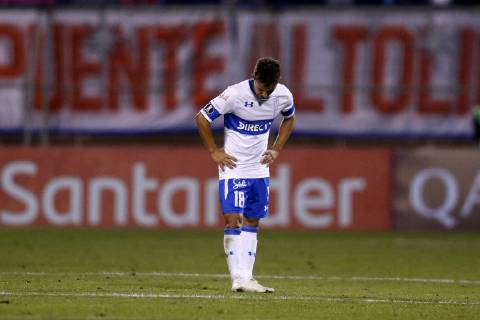 Futbol, Universidad Catolica vs Libertad. Copa Libertadores 2019 Los jugadores de Universidad Catolica se lamentan luego de perder contra Libertad el partido del grupo H de Copa Libertadores en el estadio San Carlos de Apoquindo. Santiago de Chile. 10 04 2019 Javier Torres Photosport Football, Universidad Catolica vs Libertad. Copa Libertadores Championchip 2019 Universidad Catolica s players react after losing against Libertad during group H for Copa Libertadores Championship held at San Carlos de Apoquindo stadium. Santiago, Chile. 10 04 2019 Javier Torres Photosport Universidad Catolica vs Libertad, Copa Libertadores 2019