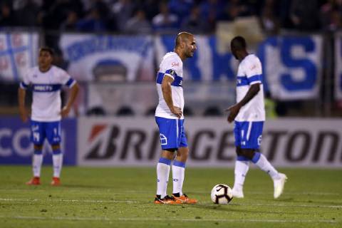 Futbol, Universidad Catolica vs Libertad. Copa Libertadores 2019 Los jugadores de Universidad Catolica se lamentan luego de perder contra Libertad el partido del grupo H de Copa Libertadores en el estadio San Carlos de Apoquindo. Santiago de Chile. 10 04 2019 Javier Torres Photosport Football, Universidad Catolica vs Libertad. Copa Libertadores Championchip 2019 Universidad Catolica s players react after losing against Libertad during group H for Copa Libertadores Championship held at San Carlos de Apoquindo stadium. Santiago, Chile. 10 04 2019 Javier Torres Photosport Universidad Catolica vs Libertad, Copa Libertadores 2019