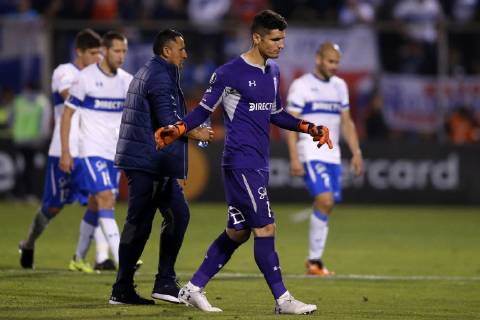 Futbol, Universidad Catolica vs Libertad. Copa Libertadores 2019 Los jugadores de Universidad Catolica, se lamentan contra Libertad durante el partido del grupo H de Copa Libertadores en el estadio San Carlos de Apoquindo. Santiago de Chile. 10 04 2019 Javier Torres Photosport Football, Universidad Catolica vs Libertad. Copa Libertadores Championchip 2019 Universidad Catolica s players, reacts against Libertad during group H for Copa Libertadores Championship held at San Carlos de Apoquindo stadium. Santiago, Chile. 10 04 2019 Javier Torres Photosport Universidad Catolica vs Libertad, Copa Libertadores 2019