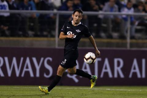 Futbol, Universidad Catolica vs Libertad. Copa Libertadores 2019 El jugador de Libertad Ivan Piris , controla el balon con Universidad Catolica durante el partido del grupo H de Copa Libertadores en el estadio San Carlos de Apoquindo. Santiago de Chile. 10 04 2019 Javier Torres Photosport Football, Universidad Catolica vs Libertad. Copa Libertadores Championchip 2019 Libertad s player Ivan Piris controls the ball against Universidad Catolica during group H for Copa Libertadores Championship held at San Carlos de Apoquindo stadium. Santiago, Chile. 10 04 2019 Javier Torres Photosport Universidad Catolica vs Libertad, Copa Libertadores 2019