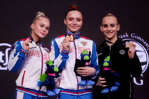 Sport Bilder des Tages Turnen, EM in Stettin, Siegerehrungen 13.04.2019 SZCZECIN 8. MISTRZOSTWA EUROPY W GIMNASTYCE SPORTOWEJ KOBIET I MEZCZYZN DZIEN 4 - FINALY NA PRZYRZADACH 8th European Championships in Artistic Gymnastics Day 4 - Apparatus Finals N Z ANGELINA MELNIKOVA (RUS) ANASTASIIA ILIANKOVA (RUS) ALICE DAMATO (ITA) FOT MATEUSZ SLODKOWSKI FOTONEWS NEWSPIX.PL --- Newspix.pl  20190413FNMS103