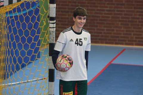 Spaniens EX König Juan Carlos mit seiner Frau Sophia und den Töchtern Elena und Cristina kommen zum Handballspiel des Enkels , Der 18-Jährige Pablo Urdangarin, spielt bei den A-Junioren der TSV Hannover-Burgdorf und steht am Sonnabend mit seiner Mannschaft gegen die HSG Wetzlar im Viertelfinale der Deutschen Meisterschaft.Foto: Rainer Droese Royaler Besuch beim Handball