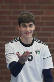 Spaniens EX König Juan Carlos mit seiner Frau Sophia und den Töchtern Elena und Cristina kommen zum Handballspiel des Enkels , Der 18-Jährige Pablo Urdangarin, spielt bei den A-Junioren der TSV Hannover-Burgdorf und steht am Sonnabend mit seiner Mannschaft gegen die HSG Wetzlar im Viertelfinale der Deutschen Meisterschaft.Foto: Rainer Droese Royaler Besuch beim Handball