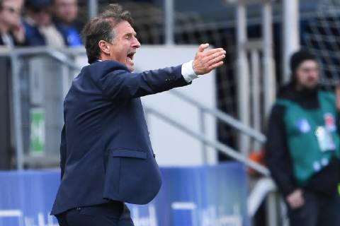 28.04.2019, xmeix, Fussball, 1. Bundesliga, TSG 1899 Hoffenheim - VfL Wolfsburg, emspor, v.l. Bruno Labbadia ( Trainer VfL Wolfsburg) DFL regulations prohibit any use of photographs as image sequences and or quasi-video. 1. Fussball Bundesliga, TSG 1899 Hoffenheim - VfL Wolfsburg Sinsheim Copyright: xEIBNER Meiserx EP_MEIS