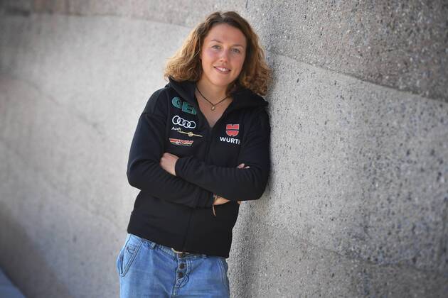 Laura DAHLMEIER beendet mit 25 ihre Karriere. Archivfoto: Vorschau Auftakt Biathlon Weltcup, Laura DAHLMEIER (Biathlon), privat,Fotoshooting, Einzelbild,angeschnittenes Einzelmotiv,Halbfigur,halbe Figur. DSV ,Deutscher Skiverband,Pressetermin anlaesslich der Einkleidung im Carmen Wuerth Forum in Kuenzelsau am 19.10.2017, Saison 2017 2018 . ÂÂ