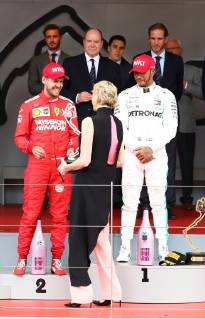 Fuerstin Charlene ueberreicht Sebastian Vettel (Scuderia Ferrari Mission Winnow) den Pokal, Grosser Preis von Monaco 2019, Motorsport, Formel 1, 26.05.2019, Grosser Preis von Monaco 2019, Motorsport, Formel 1, 26.05.2019 Monte Carlo Copyright: xEIBNER AlexanderxNeisx EP_ANS