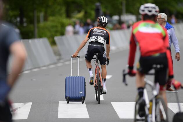 Sport Themen der Woche KW21 LIVYNS Arjen (BEL) of ROOMPOT - CHARLES pictured crosses the finish line with his suitcase CYCLISME : UCI Europe Tour Grand Prix Marcel Kint - Courtrai a Zwevegem - 26 05 2019 PhotoNews Panoramic 