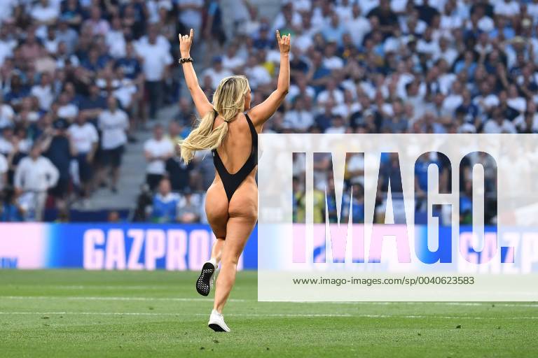 Sportfoto Eine Leicht Bekleidete Frau Flitzerin Flitzer