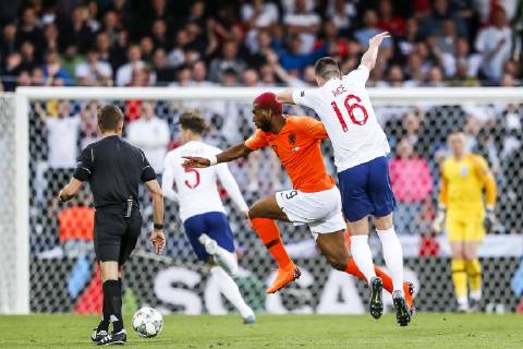 GUIMARAES, 06-06-2019, Estadio D. Afonso Henriques , UEFA Nations League Semi Final. (Left-right) Netherlands player Ryan Babel, England player Declan Rice during the game Netherlands - England Netherlands - England x3610651x Copyright: