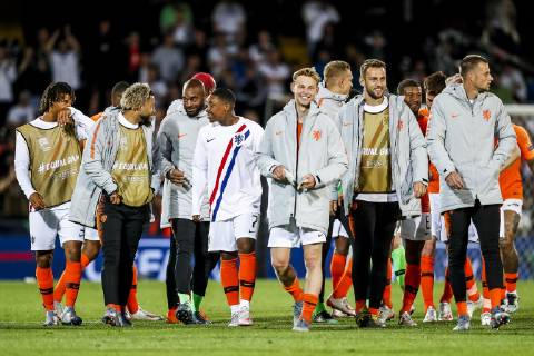 GUIMARAES, 06-06-2019, Estadio D. Afonso Henriques , UEFA Nations League Semi Final. Dutch players thanking fans, Netherlands player Frenkie de Jong, during the game Netherlands - England Netherlands - England x3611481x Copyright: