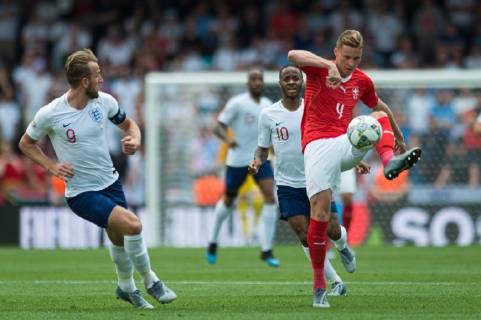 Guimaraes, Portugal, 09.06.2019, UEFA Nations League, 3. Platz, Schweiz - England, Harry Kane (England) and Nico Elvedi (Switzerland) battle for the ball ( Defodi-09-531-002166