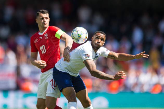 Guimaraes, Portugal, 09.06.2019, UEFA Nations League, 3. Platz, Schweiz - England, Granit Xhaka (Switzerland) and Callum Wilson (England) battle for the ball ( Defodi-09-531-002238