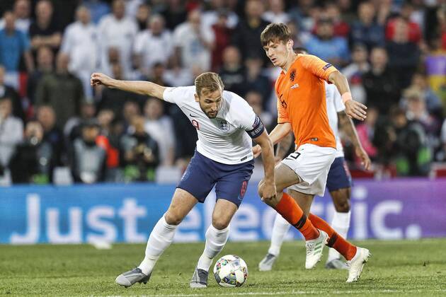 GUIMARAES, 06-06-2019, Estadio D. Afonso Henriques , UEFA Nations League Semi Final.England player Harry Kane (L) and Netherlands player Marten de Roon (R) during the game Netherlands - England 3-1. Netherlands - England x3634869x Copyright: