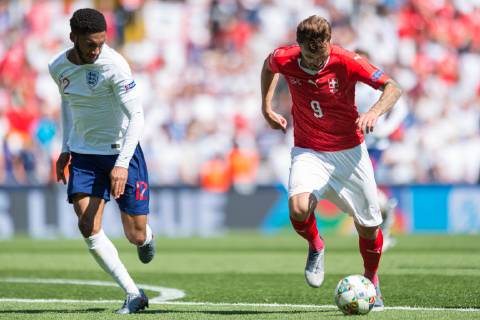 Guimaraes, Portugal, 09.06.2019, UEFA Nations League, 3. Platz, Schweiz - England, Joe Gomez (England) and Haris Seferovic (Switzerland) battle for the ball ( Defodi-09-531-002552