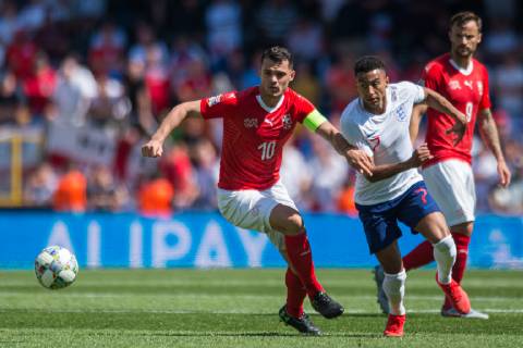 Guimaraes, Portugal, 09.06.2019, UEFA Nations League, 3. Platz, Schweiz - England, Granit Xhaka (Switzerland) and Jesse Lingard (England) battle for the ball ( Defodi-09-531-002625