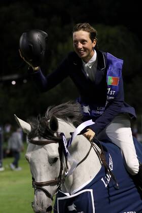 Sport Themen der Woche KW25 Sport Bilder des Tages June 22, 2019 - Cascais, Portugal - Martin Fuchs of Switzerland celebrates the victory in the CSI 5* Longines Global Champions Tour Grand Prix of Cascais Estoril jumping competition in Cascais, Portugal, on June 22, 2019. CSI 5* Longines Global Champions Tour Grand Prix of Cascais 2019  - ZUMAn230 20190622_zaa_n230_934 Copyright: xPedroxFiuzax