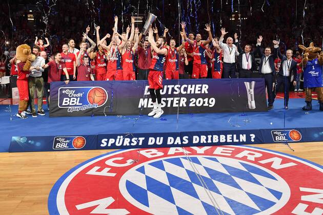 Sport Themen der Woche KW25 Sport Bilder des Tages Teamfoto,Team,Mannschaft,Mannschaftsfoto. DANILO BARTHEL (FCB) mit Pokal,Cup,Trophaee, Jubel,Freude,Begeisterung,. Deutscher Meister,winner,Sieger,Champion. Basketball 1.Bundesliga,FINALE,Spiel 3. FC Bayern Muenchen-Alba Berlin 93-88, am 23.06.2019 ,A U D I D O M E.