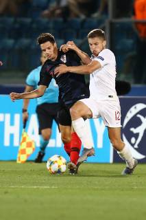 Foto Andrea Rigano LaPresse 24 giugno 2019 San Marino, San Marino calcio Croazia vs Inghilterra - UEFA Europeo Under 21 Italia 2019 Nella foto: Brekalo vs Kenny Foto Andrea Rigano LaPresse June 24, 2019 San Marino, San Marino sport soccer Croatia vs England - UEFA Under 21 Championship Italy 2019 - In the pic: Brekalo vs Kenny Copyright: xAndreaxRigano LaPressex