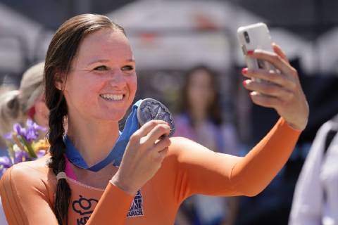 25-06-2019 WIELRENNEN: TIME TRIAL: UROPEAN GAMES: MINSK 2019: BELARUS Chantal Blaak (NED) legt beslag op de tweede plaats op de Time Trial, zij maakt een selfie na de huldiging Foto: SCS Soenar Chamid Europaspiele Championships on June 24. 2019 in Chizhovka Arena in Minsk, Belarus xVIxVIxImagesx xSoenarxChamidxsportfotografiexIVx 14827827