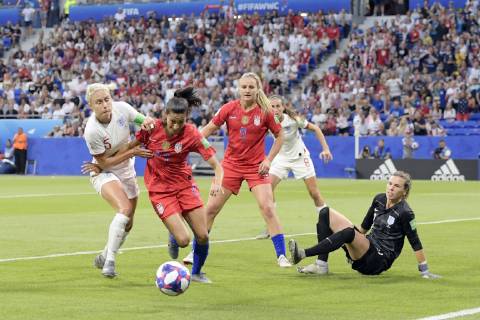 (L-R) Steph Houghton of England women, Christen Press of USA women, Lindsey Horan of USA women, Jill Scott of England women, goalkeeper Carly Telford of England women during the FIFA Women s World Cup France 2019 semi final match between England and United States of America at Stade de Lyon on July 02, 2019 in Lyon, France FIFA Women s World Cup France 2019 2018 2019 xVIxVIxImagesx xGerritxvanxKeulenxIVx 14891501