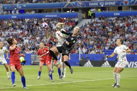(L-R) Jill Scott of England women, Alex Morgan of USA women, Lindsey Horan of USA women, Christen Press of USA women, Steph Houghton of England women, goalkeeper Carly Telford of England women, Lucy Bronze of England women during the FIFA Women s World Cup France 2019 semi final match between England and United States of America at Stade de Lyon on July 02, 2019 in Lyon, France FIFA Women s World Cup France 2019 2018 2019 xVIxVIxImagesx xGerritxvanxKeulenxIVx 14891555