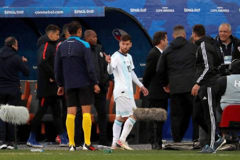 Argentina s Lionel Messi gets expelled during the Copa America 2019 3rd place soccer match between Argentina and Chile, at Arena Corinthians Stadium in Sao Paulo, Brazil, 6 July 2019. Argentina vs. Chile !ACHTUNG: NUR REDAKTIONELLE NUTZUNG!  Copyright: xPauloxWhitakerx SCA2572 20190706-636980465003498373