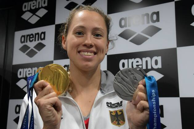 Sport Themen der Woche KW30 Sport Bilder des Tages Schwimm-WM in Gwangju, Fotoshooting, Sarah Köhler präsentiert ihre Medaillen aus Gold und Silber Foto Gian Mattia D Alberto - LaPresse 24-07-2019 Gwangju - Korea nuoto 18mi Campionati del mondo FINA Gwangju 2019 nella foto: Sarah K& xf6;hler GER Ph Gian Mattia D Alberto - LaPresse 2019-07-24 Gwangju - Korea Sport swimming 18th FINA World Championships Gwangju in the photo: Sarah K& xf6;hler GER  Copyright: xGianxMattiaxD Albertox-xLaPressex