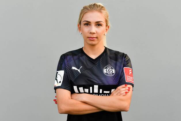Elisa Senß (SGS, 6) Portrait , Einzelbild , Profilfoto, 08.08.2019, Essen (Deutschland), Fussball, Flyeralarm Frauen-Bundesliga, SGS Media Day, DFB DFL REGULATIONS PROHIBIT ANY USE OF PHOTOGRAPHS AS IMAGE SEQUENCES AND OR QUASI-VIDEO.