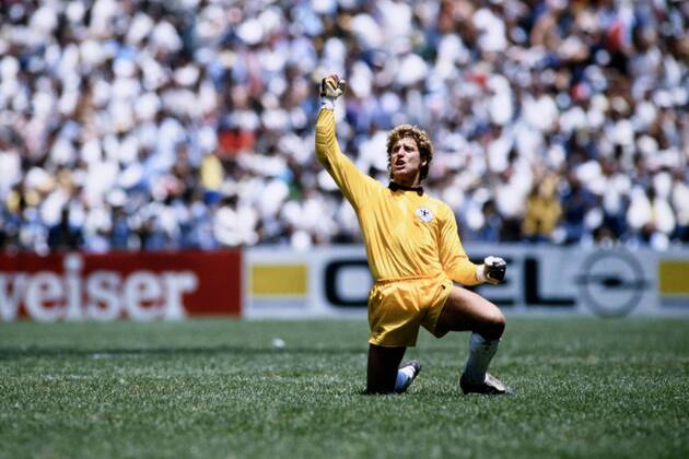 SCHUMACHER Toni Torwart Team Deutschland jubelt nach dem Ausgleichstor durch VOELLER Rudi Finale Argentinien - Deutschland 3 : 2 am 29. 06.1986 im Azteca Stadion in Mexico Stadt